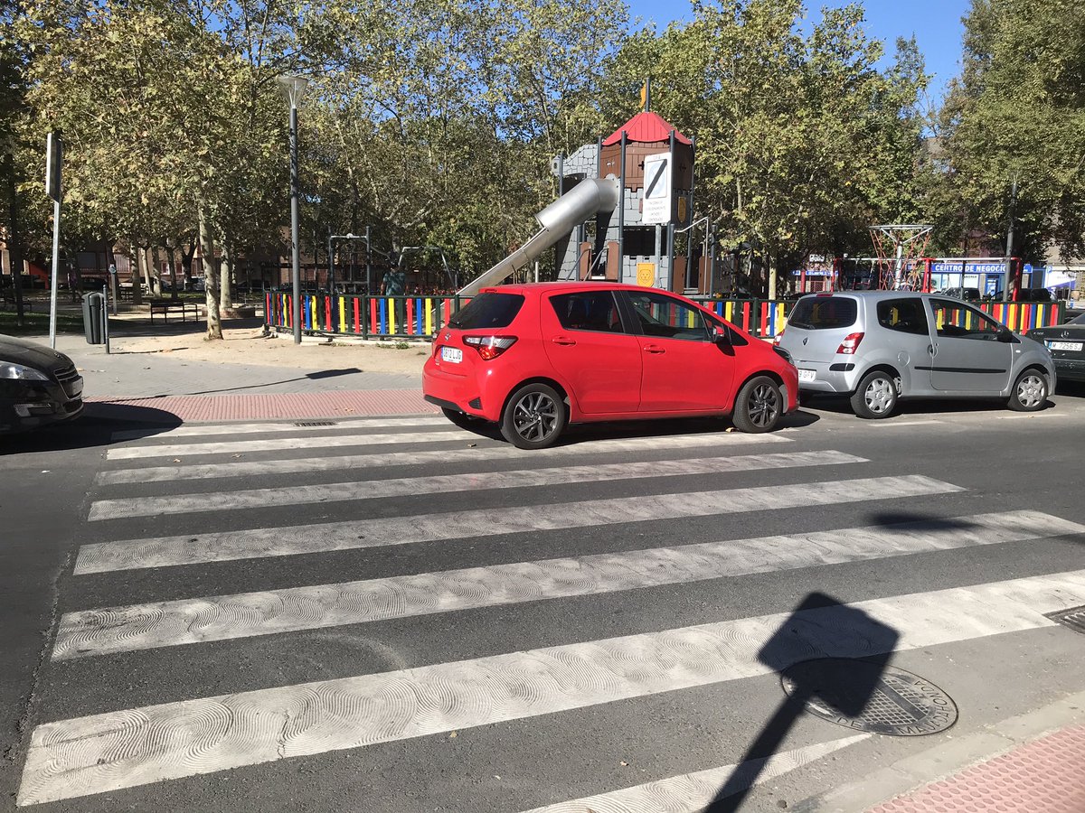 Majadahonda2016's tweet image. Que fea costumbre @MajadahondaAyto #PoliciaMajadahonda #Majadahonda