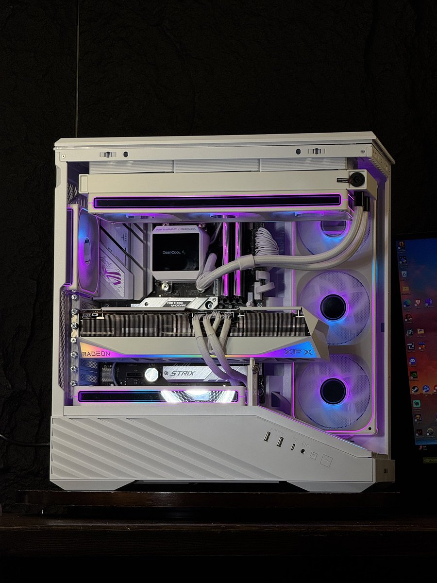 bit0th's tweet image. الله يبارك لها يارب 

RYZEN 5 9600x
XFX MR RX 9070 XT
G.SKILL NEO 32GB 6000MHz CL30 
G50 4TB 5000MB/s 
تجميعات المتجر : @Bitbybitpc