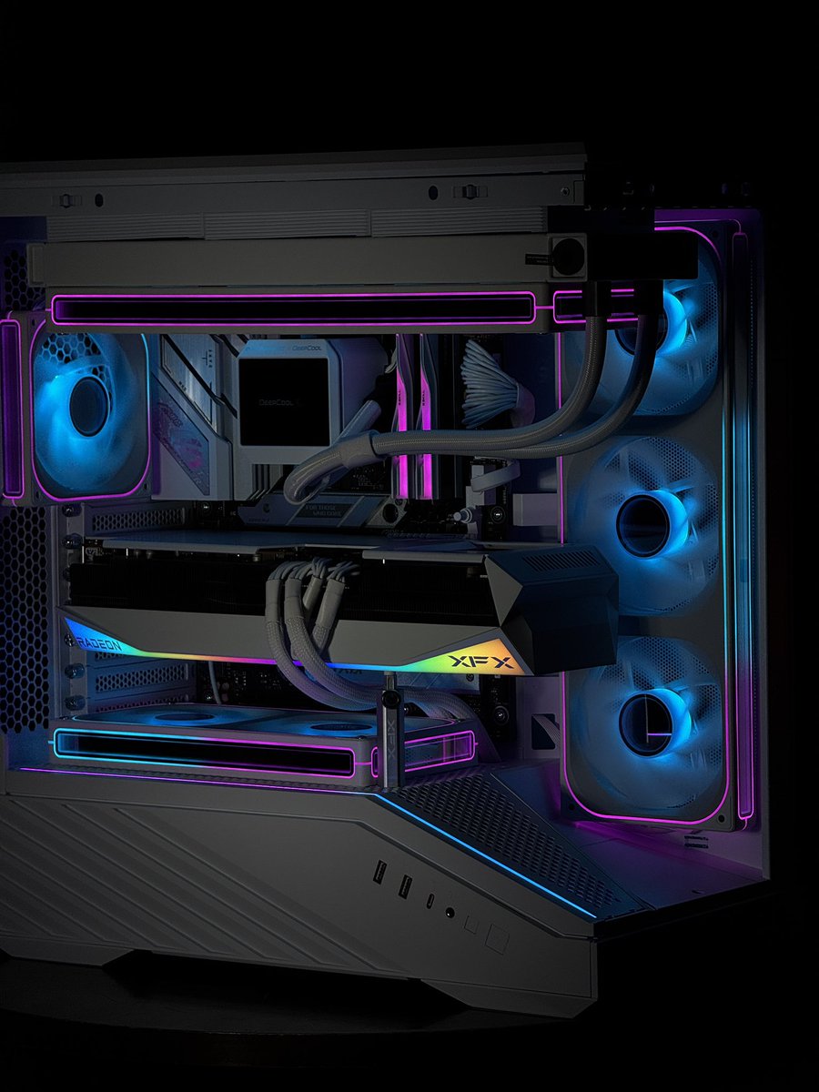 bit0th's tweet image. الله يبارك لها يارب 

RYZEN 5 9600x
XFX MR RX 9070 XT
G.SKILL NEO 32GB 6000MHz CL30 
G50 4TB 5000MB/s 
تجميعات المتجر : @Bitbybitpc