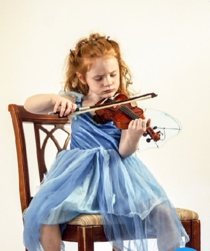 Yine GEÇMEYECEĞİNİ sandığımız
AMA
Bir anda GEÇİP #Giden bir haftanın
Son #Pazar gününe geldik
Yine GERÇEKLEŞMEYEN #hayeller ile
Çok şey istemedik be #Hayat
Bir #KADINIM olsun
Bir #KIZIM
Birde #KEDİM
Kimse KALMAK istediği yerde değil
OLMAK istediği yerde de
OLMUYOR
#MutluPazarlar