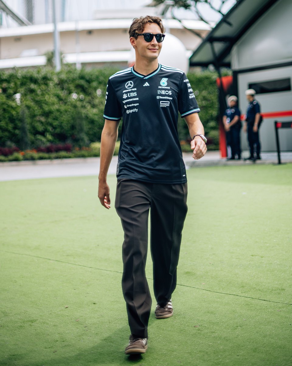 F1's tweet photo. Our front row arrives 👀

#F1 #SingaporeGP https://t.co/tMf0cgOIJT
