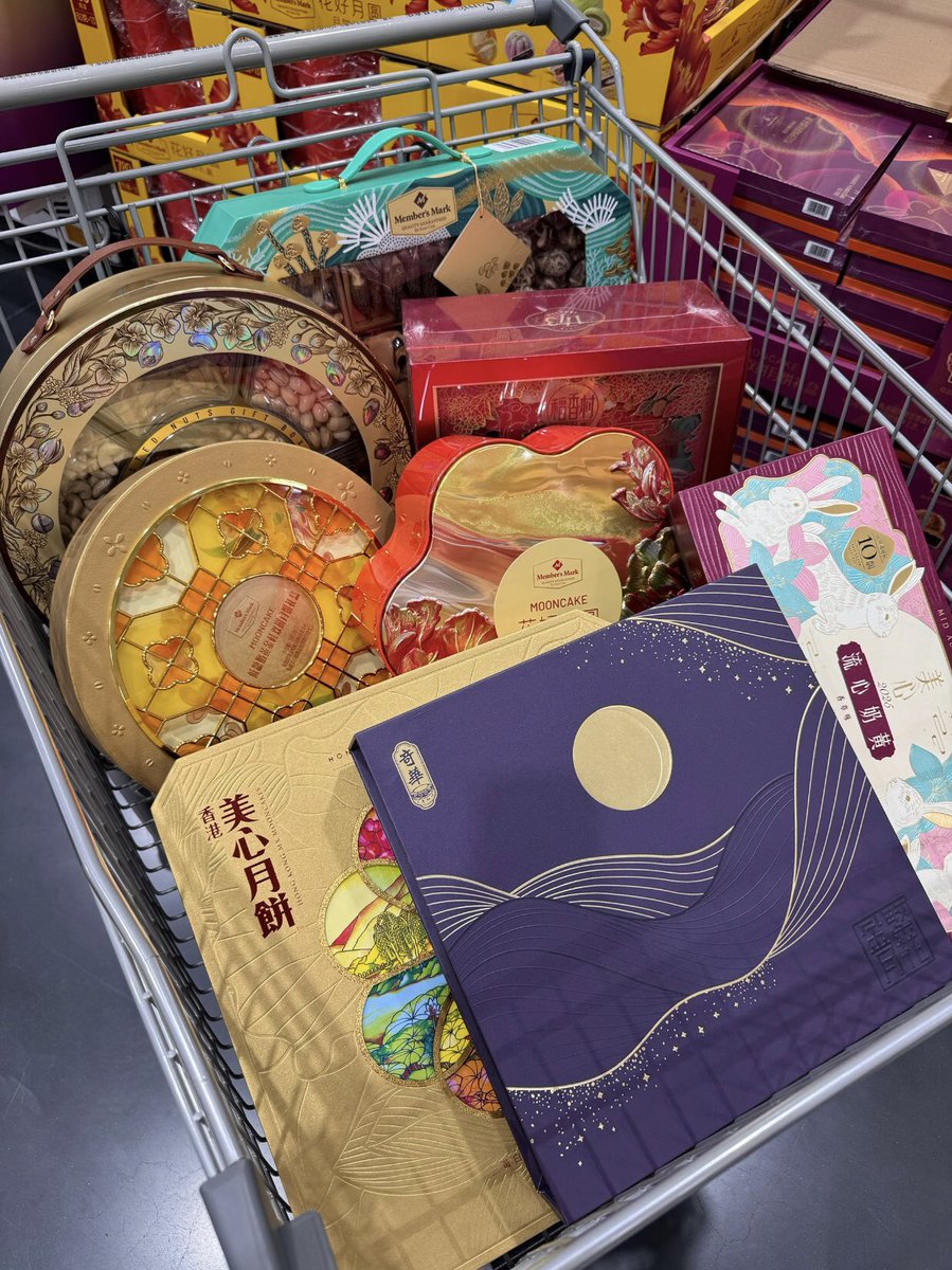 Anna8879ai's tweet photo. The smell of fireworks in the world is the most soothing to the hearts of ordinary people. The taste of Mid-Autumn Festival starts from the supermarket https://t.co/D0omahDNp7