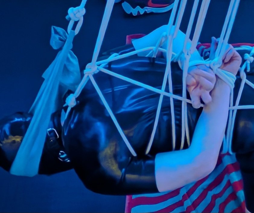 A Little Suspension For The Rubberslave ⛓️😈
#rubberslave #gayslave #gaymaster #gayfetish #bondage #bdsm