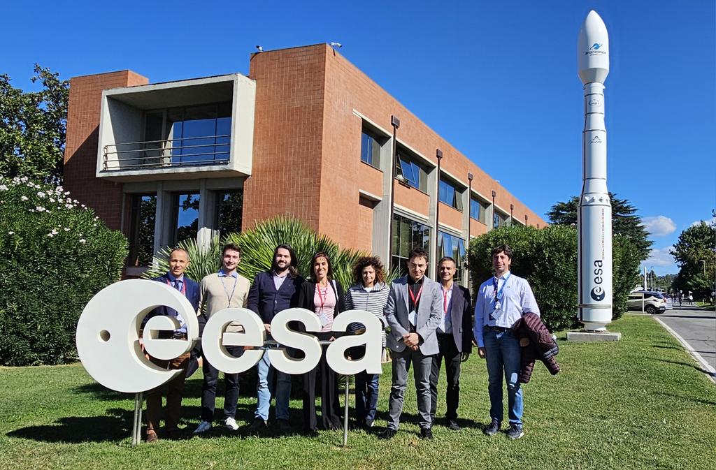 mirko_rocci's tweet photo. 𝗙𝗶𝗻𝗮𝗹 𝗥𝗲𝘃𝗶𝗲𝘄 𝗰𝗼𝗺𝗽𝗹𝗲𝘁𝗲𝗱 at @europeanspaceagency  ESA ESRIN in Frascati last Thursday for our ESA InCubed project microDRCE! 
We developed compact radar technology that enables small satellites to capture detailed Earth images.

#ESA #InCubed #thlesaleniaspace https://t.co/Ww8FcArQtU