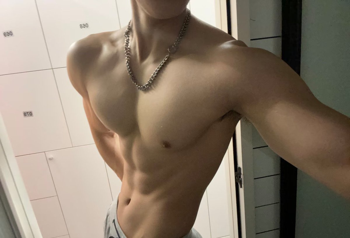pphenlihai's tweet photo. 回忆可以扇 那你的脸呢 也可以么
#健身 #反差 #母狗 #男大 #肌肉 #bbw #哈尔滨 https://t.co/tHARaqmEfa