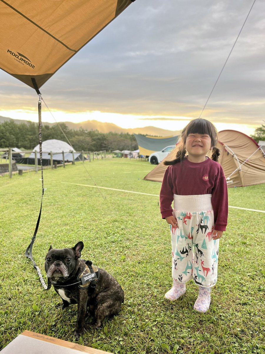 tinpei1632's tweet photo. 初開催の　#soundvacation2025 初日は雨だったけど2日目の快晴で良い気分🙌小ぶりな会場もステージまでの距離も最高でアーティストもばっちり！子供たちもクロちゃんもゆっくり楽しめて良フェスでした！最近この規模感のフェス中々無いからまた続いて欲しいな‼️よろしくお願いします🙌 https://t.co/NW5RLwSnRe
