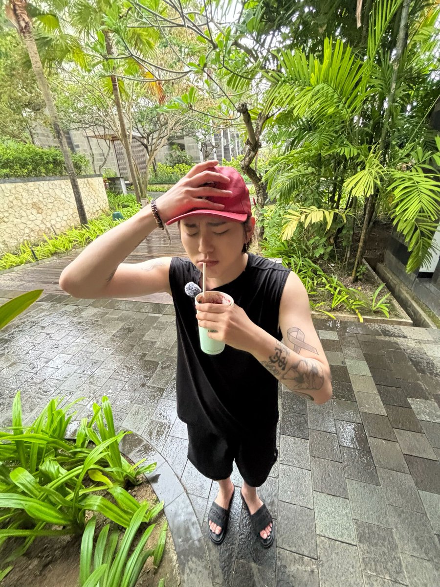ZICO’s new vlog coming soon!

🔜 tomorrow 10PM (KST) @ ZICO YT