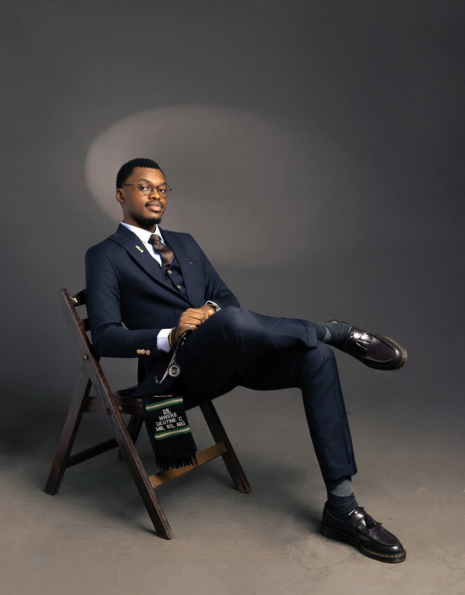 callmedrdee's tweet photo. Grateful to say that after 7 years in medical school, 
I swore the physician's oath yesterday and I have been officially inducted into the Medical profession.
Officially a Doctor!
God did! https://t.co/Rn4issuWDg