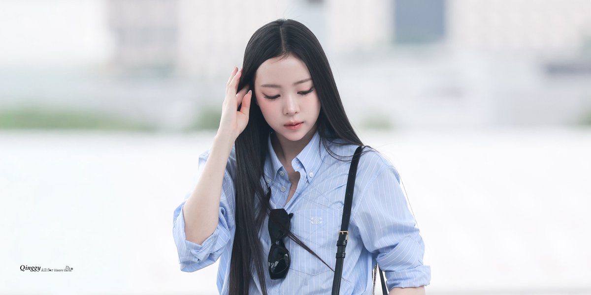 Qinggy815's tweet photo. 251004
#NARINxCELINE #CELINE
#CELINESUMMER2026
#ParisFashionWeek
#MEOVV_BURNINGUP
#CELINESPRING2026
#Celine
#미야오 #MEOVV #MEOW #ミヤオ
#NARIN #나린 https://t.co/NJSLGWYq3F