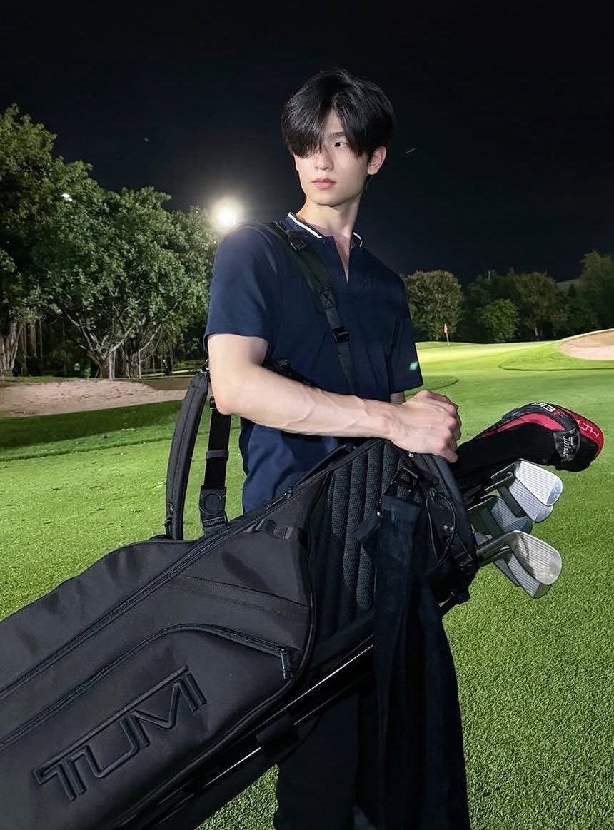 heaven_724's tweet image. เมื่อคืนสงสัยในอุปกรณ์ตีกอล์ฟเลยไปดูไม้ คือเข้าใจว่าอุปกรณ์แพง แต่ก็คืออย่าทิ้งกระเป๋ากอล์ฟไว้มั่วนะ 😂 ไม้กอล์ฟแต่ล่ะไม้มันก็ราคาแตกต่างกันแล้วแต่แบรนด์ ซึ่งไม่รู้ว่าพี่โทใช้ไม้ของอะไรบ้าง แต่ที่แน่ๆกระเป๋าใบนี้ 40,000 ค่ะ แค่กระเป๋า !  

#tthomastc  #thomas #thomaskong
