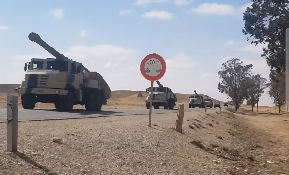 KOMARMIES's tweet image. #Moroccan #Army 🇲🇦 #CAESAR 155 mm Artillery System x Sherpa support armored vehicles, returning from a recent field #Artillery #Artillerie training exercise.

Sherpa Armored #Vehicles are equipped with the CAESAR management system #Morocco #Maroc