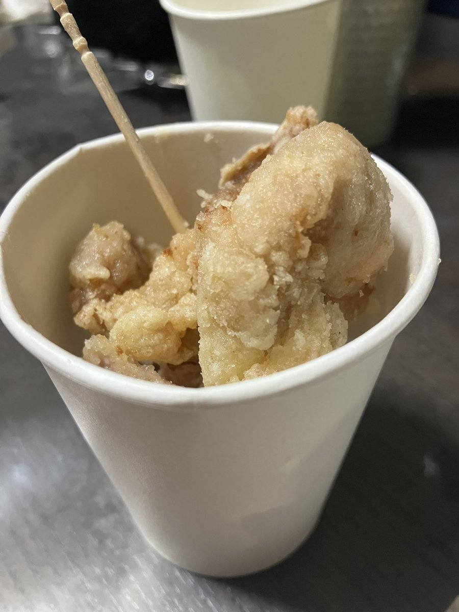 娘の高校の学食が良いらしくランチブッフェおかず食べ放題（500円）とか、福岡定番の「オニから」（おにぎりと唐揚げセット）とか、デザートも豊富で。私がいいなーと言うと、カップ唐揚げ（100円）をリュックに入れて帰宅🤣途中で我慢できず1個食べたけどね、と。
あ、ほんと美味しい😋うらやま