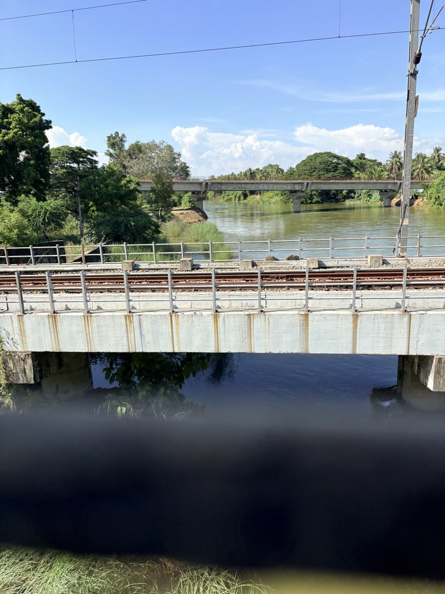Tvrdevelopment's tweet image. Needaamangalam ROB connecting Thiruvarur road status from railway track view. Railway ROB is pending.