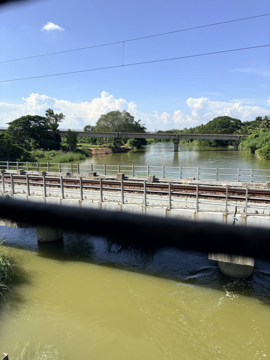 Tvrdevelopment's tweet image. Needaamangalam ROB connecting Thiruvarur road status from railway track view. Railway ROB is pending.