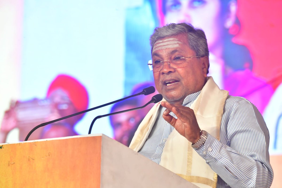 siddaramaiah's tweet photo. ನಮ್ಮ ಮೆಟ್ರೋಗೆ "ಬಸವ ಮೆಟ್ರೋ" ಎಂದು ನಾಮಕರಣ ಮಾಡುವ ಬಗ್ಗೆ ಕೇಂದ್ರಕ್ಕೆ ಶಿಫಾರಸ್ಸು ಮಾಡುತ್ತೇನೆ. ಇದು ಪೂರ್ಣವಾಗಿ ರಾಜ್ಯ ಸರ್ಕಾರದ ಯೋಜನೆ ಆಗಿದ್ದರೆ ಇವತ್ತೇ "ಬಸವ ಮೆಟ್ರೋ" ಎಂದು ಘೋಷಿಸಿ ಬಿಡುತ್ತಿದ್ದೆ. 

ನಮ್ಮಲ್ಲಿ ಅನೇಕ ಜಾತಿ, ಅನೇಕ‌ ಧರ್ಮಗಳಿವೆ. ಚಾತುವರ್ಣ ವ್ಯವಸ್ಥೆಯಲ್ಲಿ ನಾಲ್ಕನೇ ಸ್ಥಾನದಲ್ಲಿ ಇರುವವರು ನಾವು. ಶೂದ್ರರು ಜಾ���ಿ ಯಾವುದೇ ಆದರೂ ನಾವೆಲ್ಲರೂ ಒಂದೇ ಎನ್ನುವುದನ್ನು ಅರಿಯಬೇಕು.

ನಾನು ಬಸವಣ್ಣನವರ ಅಭಿಮಾನಿ. ಬಸವ ತತ್ವದಲ್ಲಿ‌ ನಂಬಿಕೆ - ಬದ್ಧತೆ ಇಟ್ಟುಕೊಂಡಿದ್ದೇನೆ. 
ಅಂದಿಗಲ್ಲ-ಇಂದಿಗಲ್ಲ-ಮುಂದೆ ಎಂದೆಂದಿಗೂ ಬಸವ ತತ್ವ ಶಾಶ್ವತ ಮತ್ತು ಪ್ರಸ್ತುತ ಎನ್ನುವುದು ನನ್ನ ನಂಬಿಕೆ. ಸಹಬಾಳ್ವೆ ಮತ್ತು ಸಹಿಷ್ಣತೆಯನ್ನು ಬಸವಣ್ಣನವರು ಬದುಕಿನುದ್ದಕ್ಕೂ ಸಾರಿದರು. ನಾನೂ ಇದನ್ನು ಪಾಲಿಸುತ್ತೇನೆ.

ಬಸವ ಜಯಂತಿಯ ದಿನವೇ ಮುಖ್ಯಮಂತ್ರಿಯಾಗಿ ಪ್ರಮಾಣ ವಚನ ಸ್��ೀಕರಿಸಿದ ನಾನು ಅದೇ ದಿನ ಎಲ್ಲರಿಗೂ ಬದುಕುವ ಸಮಾನ ಅವಕಾಶಗಳನ್ನು ಕಲ್ಪಿಸುವ ಬಸವಣ್ಣನವರ ಆಶಯಗಳನ್ನು ಈಡೇರಿಸುವ ತೀರ್ಮಾನ ಮಾಡಿ, ಹತ್ತು ಹಲವು ಭಾಗ್ಯಗಳ, ಗ್ಯಾರಂಟಿಗಳ ಮೂಲಕ ಎಲ್ಲಾ ಜಾತಿ, ಎಲ್ಲಾ ಧರ್ಮದ ಬಡವರ ಬದುಕಿಗೆ ಅವಕಾಶಗಳನ್ನು ಕಲ್ಪಿಸಿದೆ. ಎಲ್ಲಾ ಸರ್ಕಾರಿ ಕಚೇರಿಗಳಲ್ಲೂ ಬಸವಣ್ಣನವರ ಭಾವಚಿತ್ರ ಇಡುವುದನ್ನು ಕಡ್ಡಾಯ ಮಾಡಿದ್ದು ಇದೇ ಕಾರಣಕ್ಕೆ.
ಕರ್ನಾಟಕದ ಸಾಂಸ್ಕೃತಿಕ ನಾಯಕ ಎಂದು ಘೋಷಿಸುವ ಮೂಲಕ ಇಡೀ ಸರ್ಕಾರ ಬಸವಣ್ಣನವರಿಗೆ ಗೌರವ ಸೂಚಿಸಿದೆ.

ನಾನು ಕ���ನೂನು ವಿದ್ಯಾರ್ಥಿ ಆದ ಗಳಿಗೆಯಿಂದ ಬಸವಣ್ಣನವರ ಅನುಯಾಯಿ. ಅಂಬೇಡ್ಕರ್ ಅವರೂ ತಮ್ಮ ಸಂವಿಧಾನದಲ್ಲಿ ಬಸವಣ್ಣನವರ ಆಶಯಗಳನ್ನೇ ಹೇಳಿದ್ದಾರೆ. ಹೀಗಾಗಿ ಸಂವಿಧಾನ ಮತ್ತು ಶರಣ ಸಂಸ್ಕೃತಿ ಒಂದೇ ಆಗಿದೆ. ನಮ್ಮ ಸರ್ಕಾರ ಸಂವಿಧಾನದ ಪೀಠಿಕೆ ಓದಿಸುವುದನ್ನು ಅಭಿಯಾನದ ರೀತಿ ನಡೆಸುತ್ತಿದೆ.

ಸ್ವಾತಂತ್ರ್ಯ, ಸಮಾನತೆ, ಬ್ರಾತೃತ್ವ ಸಂವಿಧಾನದ ಆಶಯವಾದರೆ ಬಸವಣ್ಣನವರೂ ಜಾತಿ ರಹಿತ, ವರ್ಗ ರಹಿತ ಬ್ರಾತೃತ್ವದ ಸಮಾಜ ನಿರ್ಮಾಣಕ್ಕೆ ಮುಂದಾಗಿದ್ದರು. ಹೀಗಾಗಿ ಬಸವಣ್ಣನವರು ಯಾವತ್ತಿ���ೂ ಪ್ರಸ್ತುತ.

ಬಸವಣ್ಣನವರು ನುಡಿದಂತೆ ನಡೆದರು. ನಾವು ಬಸವ ಅನುಯಾಯಿಗಳೂ ನುಡಿದಂತೆ ನಡೆದಾಗ ಮಾತ್ರ ನಿಜವಾದ ಬಸವ ಅನುಯಾಯಿ ಆಗುತ್ತೇವೆ. 

ವಚನ ವಿಶ್ವವಿದ್ಯಾಲಯ ಸ್ಥಾಪಿಸುವ ಬೇಡಿಕೆ ಬಗ್ಗೆ ಸರ್ಕಾರದ ಒಪ್ಪಿಗೆ ಇದ್ದು, ಮುಂದಿನ ವರ್ಷ ವಚನ ವಿವಿ ಸ್ಥಾಪನೆಗೆ ಕ್ರಮ ಕೈಗೊಳ್ಳಲಾಗುವುದು.

- ವಿಶ್ವಗುರು ಬಸವಣ್ಣ ಅವರನ್ನು "ಕರ್ನಾಟಕ ಸಾಂಸ್ಕೃತಿಕ ನಾಯಕ" ಎಂದು ಘೋಷಿಸಿದ ವರ್ಷಾಚರಣೆ ಸಂದರ್ಭದಲ್ಲಿ ಆಯೋಜಿಸಲಾಗಿದ್ದ 'ಬಸವ ಸಂಸ್ಕೃತಿ ಅಭಿಯಾನ-2025' ರ ಸಮಾರೋಪ ಸಮಾರಂಭದಲ್ಲಿ ನನ್ನ ಮಾತುಗಳು 

#Basaveshwara