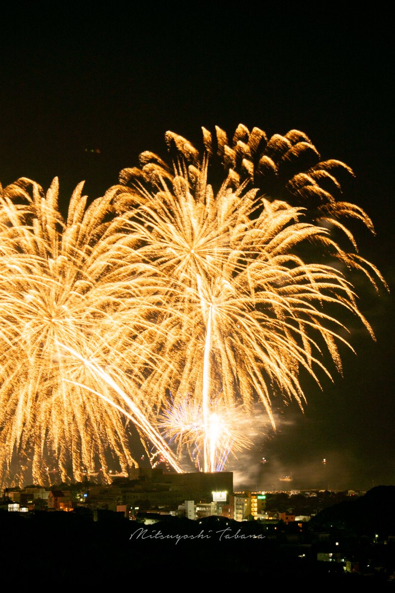 t_informations's tweet image. 600mmでぶち抜いた、光の壁。

#田辺市花火大会 #和歌山 #花火 #夏の夜 #光のアーチ #fireworks #japan_night
#田辺市 #私のたなべ 
#超望遠で花火を撮ろう 
#sigma150600