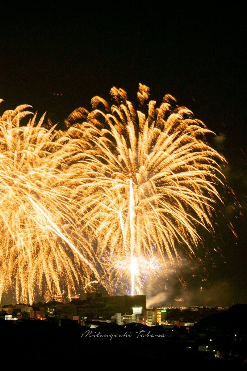 t_informations's tweet image. 600mmでぶち抜いた、光の壁。

#田辺市花火大会 #和歌山 #花火 #夏の夜 #光のアーチ #fireworks #japan_night
#田辺市 #私のたなべ 
#超望遠で花火を撮ろう 
#sigma150600
