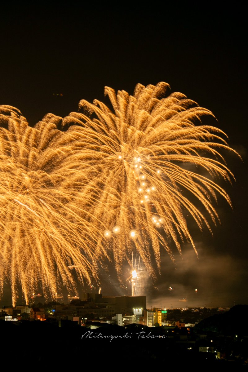 t_informations's tweet image. 600mmでぶち抜いた、光の壁。

#田辺市花火大会 #和歌山 #花火 #夏の夜 #光のアーチ #fireworks #japan_night
#田辺市 #私のたなべ 
#超望遠で花火を撮ろう 
#sigma150600