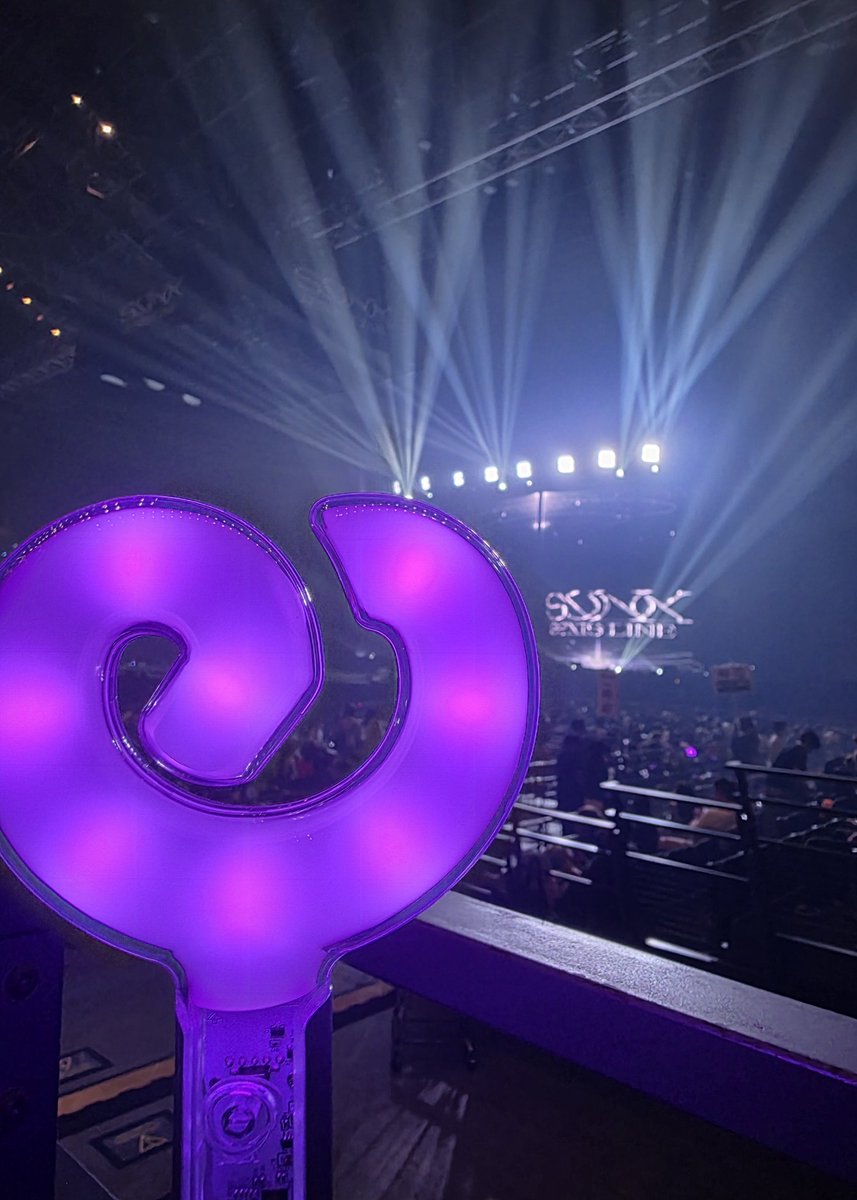 오늘 콘 잘 보고 왔어요
지민이랑 닝이랑 같은 토롯코였고 민정이랑 애리랑 같은 토롯코였는데 지민이랑 닝이랑은 인사했어요😁