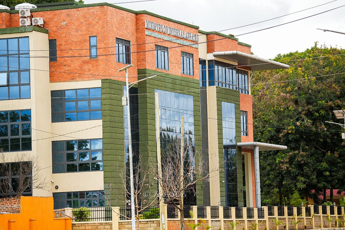 I love the green in the biggest city in Northern Uganda. 🇺🇬 
Thank you Gen Saleh for changing Gulu.Agriculture is thriving, the trade is booming, new buildings coming up, Hotels, banks setting up, supermarkets (Shopwise new entrant) etc . Gulu is now a regional trade centre in