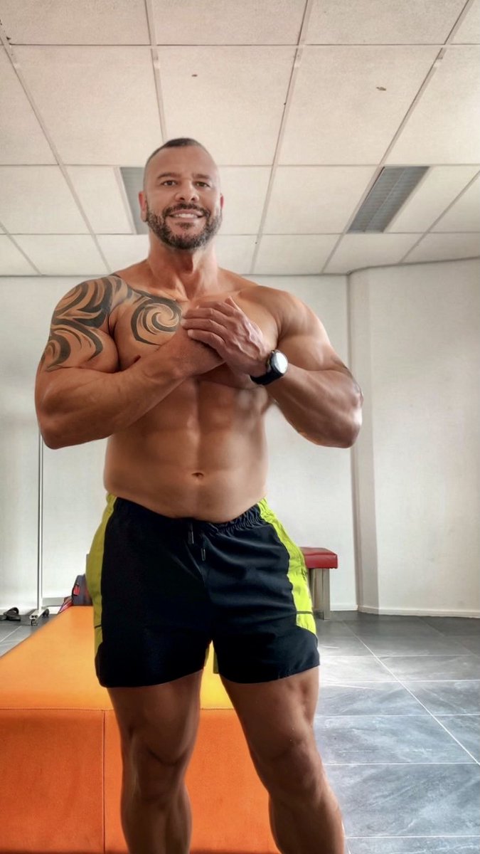 roidmusclelove1's tweet photo. Built to dominate, but I’ll tease you with a smile first.
#SmilingBeast #ThickThighs #MuscleAlpha #BuiltStrong #DomVibes #MuscleWorship #AlphaMaleEnergy #TattooedMuscle #PowerfulAndProud #NSFWMuscle https://t.co/3u22U1F5L3