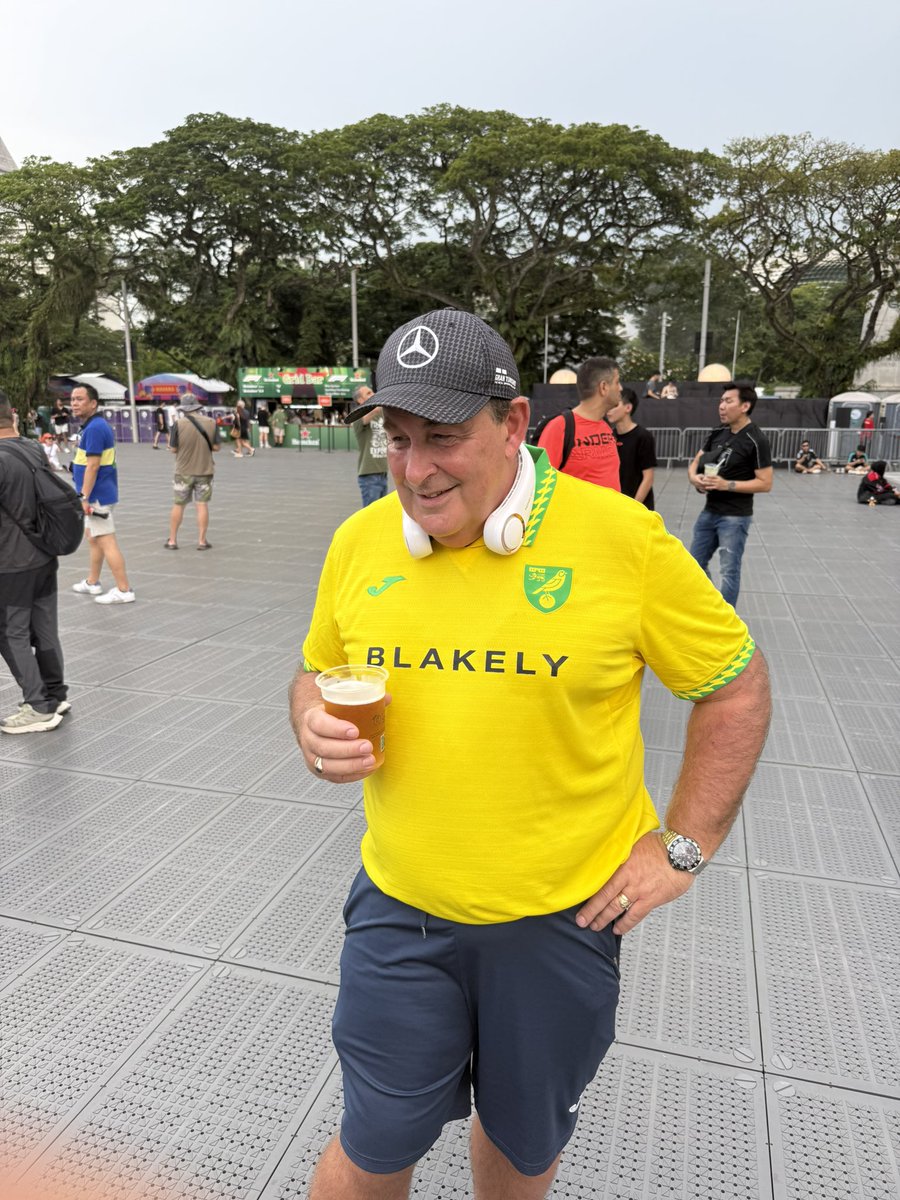 Daniel_Edwards4's tweet photo. @ChrisReevo But we do have a shirt on show … https://t.co/NVFlrrpa5w