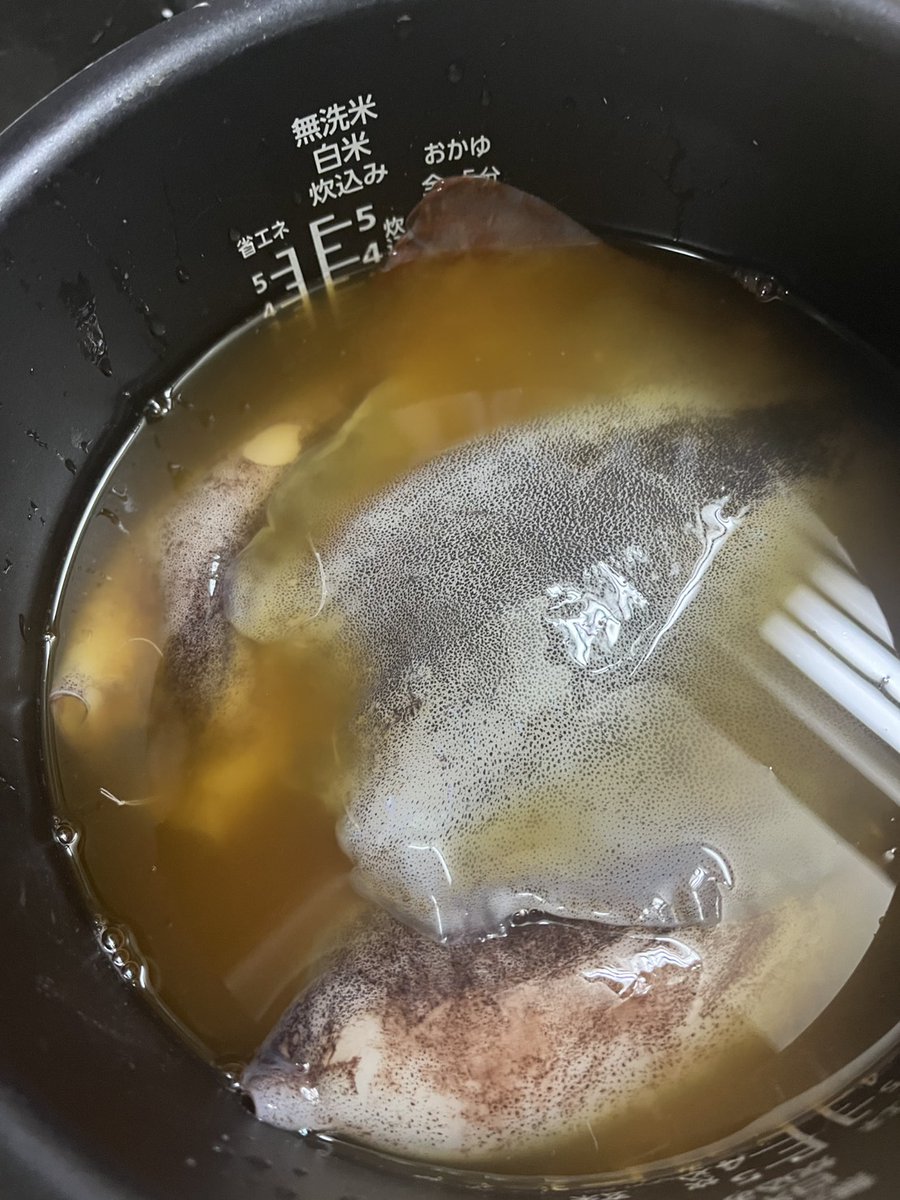 jb_efs's tweet photo. アオリイカをイカメシに。
身が分厚くて食べ応えあった（笑）
ゲソはマヨネーズ七味醤油が美味い。 https://t.co/g7uW0G39D9