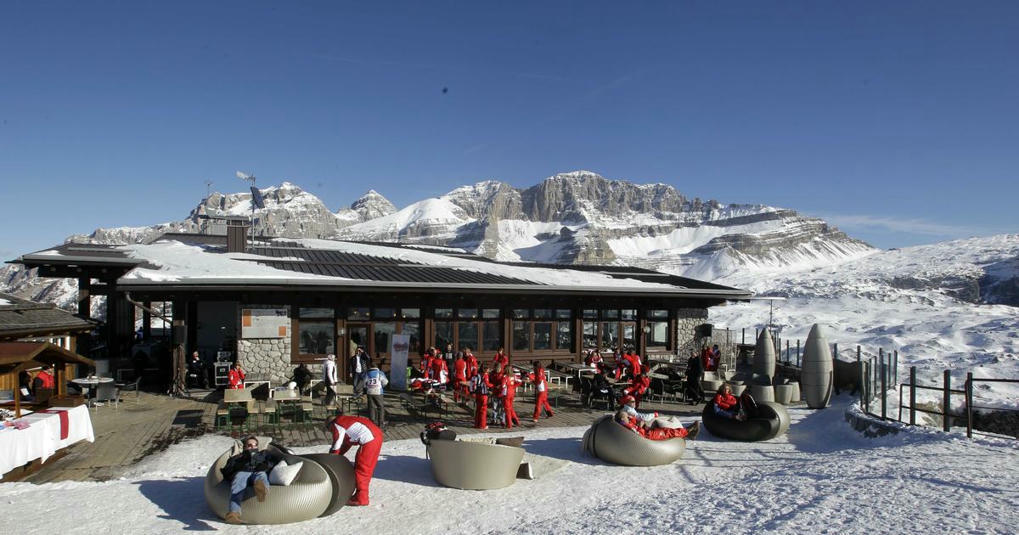 Une station italienne impose des quotas de skieurs pour lutter contre le surtourisme - rts.ch - Monde rts.ch/info/monde/202…