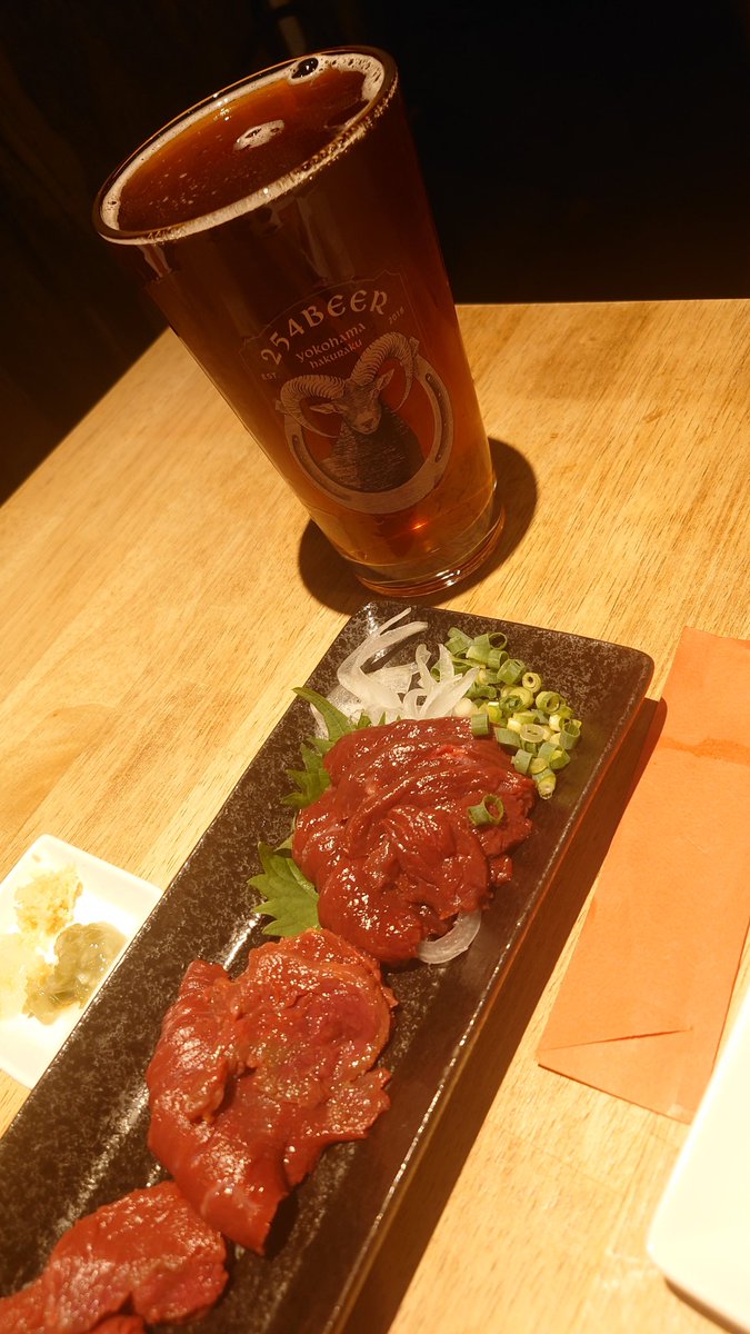 YCBF01's tweet photo. 横浜白楽
#254BeeR
続いては
秋の定番になってるかな
Brick tone(Belgian Amber)

美味しいな～
ブドウのような味わいも
濃すぎず薄すぎず
微妙な美味しいバランス
醸造長の性格かな
好きな味です！

名前もよい！
馬刺しにも合うな～ https://t.co/qDWauTYM2x