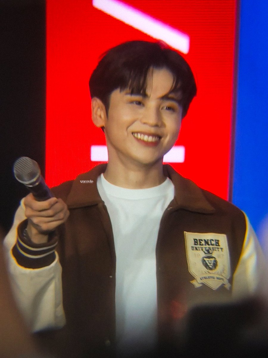 His smile 😭🥹🐲🫶🏻

LIVE AND SIGNED WITH HORI7ON

#BENCHxHORI7ONFanSignEvent
#VINCI #빈치 #HORI7ON #호라이즌