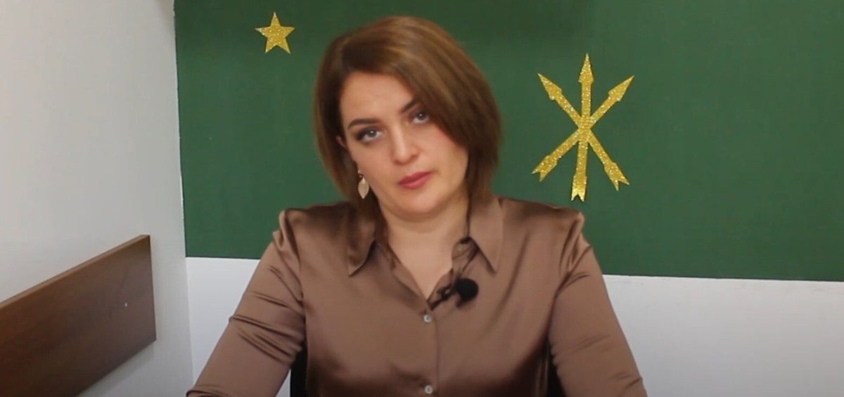 Çerkes aktivist hakkında cezai kovuşturma başlatıldı

Kabardey-Balkar İnsan Hakları Merkezi, Telegram kanalından yaptığı açıklamada Çerkes aktivist Larisa Tuptsokova’ya “aşırılıkçı örgüte katılım” suçlamasıyla açılan ceza davasını duyurdu.
jinepsgazetesi.com/2025/10/cerkes…