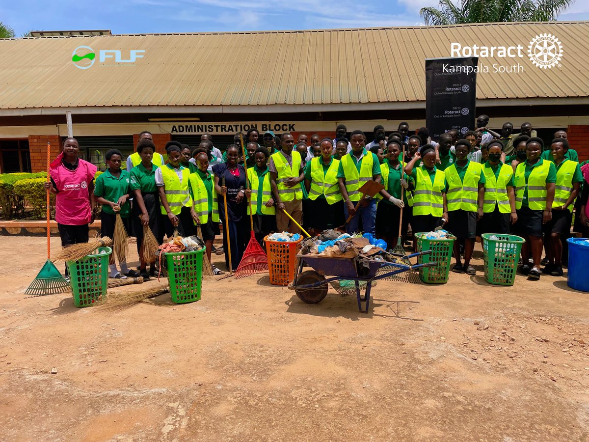 rctkampalasouth's tweet image. Litter won’t pick itself but guess who can? YOU

Today at Bethany High School we joined forces with the amazing students from the Interact Club of Bethany High School &amp;amp; Future Leaf Foundation to #EndLitterTrail around Kamuli community near the school. 

#RotaryEyamba…