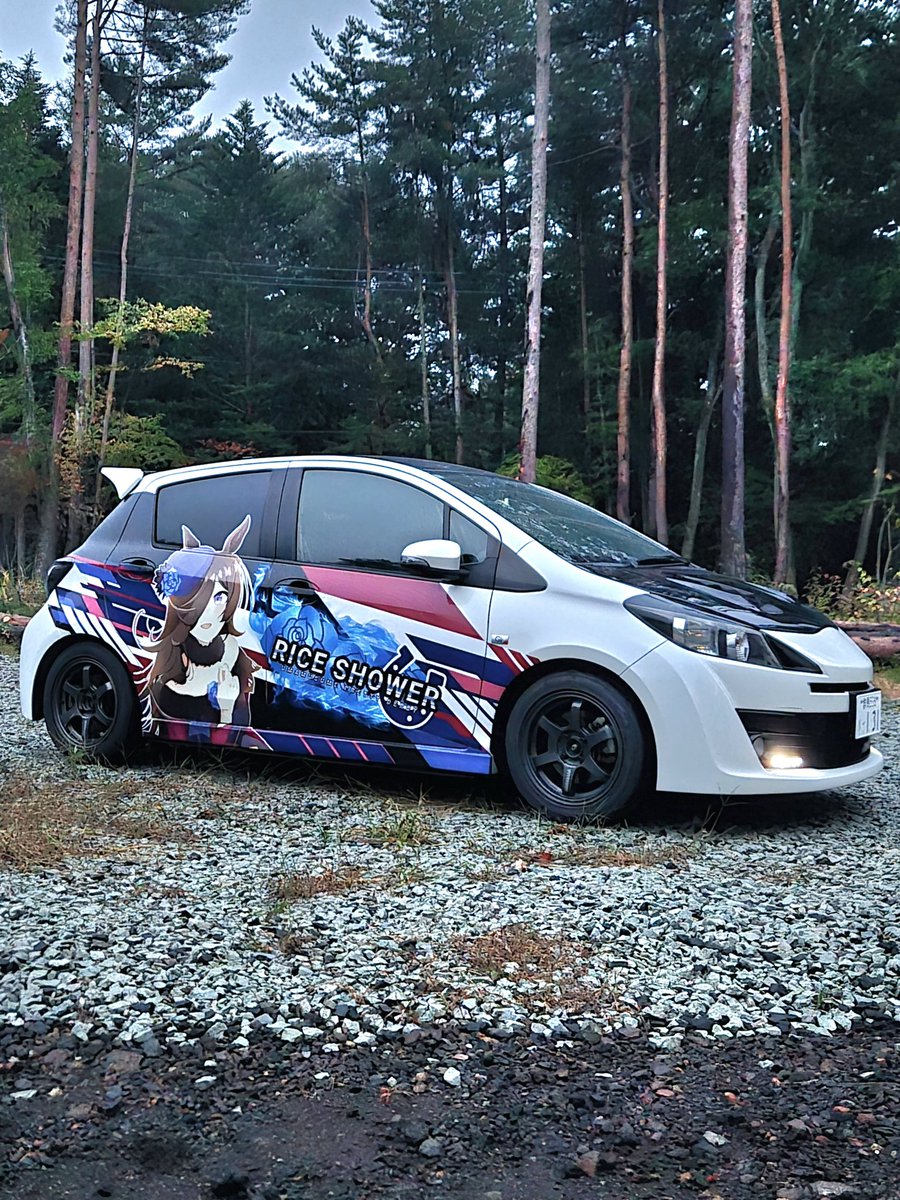 りにゃちページ 痛車完成しました! イラストを担当してくれた @guriko521 さん、貼るの