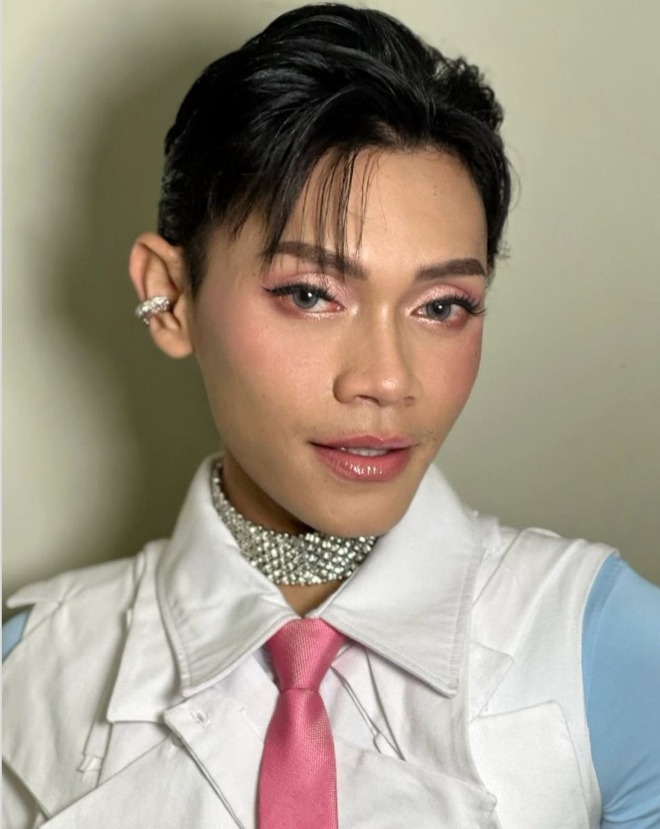 📱 | 100525 || INSTAGRAM UPDATE

A glimpse of Esnyr’s ethereal ASAP look today—our real-life fairy gracing the stage ✨💛

#EsnyrRanollo || Esnyr Ranollo