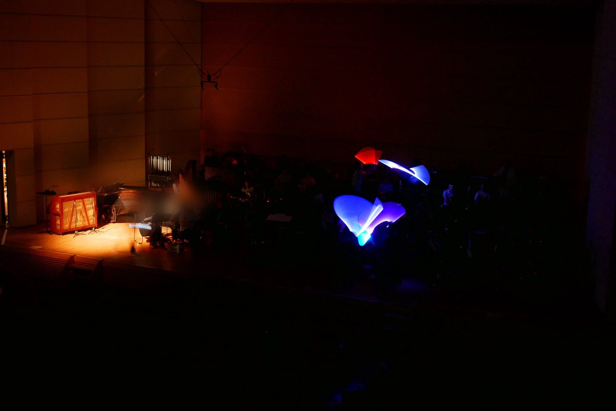 ハーツウインズで映画音楽の世界、終演。
たくさんのお客様に聴いていただきました👍

内から湧き出る吹奏欲にまかせて吹いたら最後はバテバテ😅
映画音楽はカッコいい！
けどキツイ💦
でもまたやりたい😄

最後の写真は昨日のリハでの演出？チェック⚔️プシュー…ブーンブーン