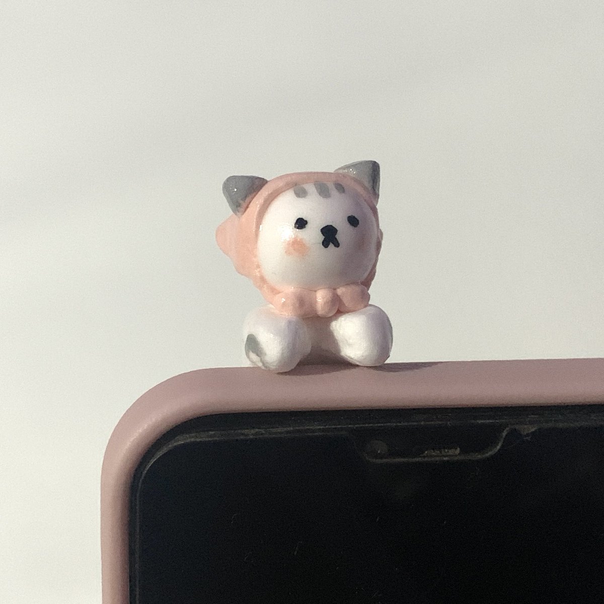 kangbrrah's tweet photo. real pict, buatnya dari soft clay dan divarnish glossy (hasil ringan seperti gabus namun ringan) 🐱💖 https://t.co/S483uVgVOp