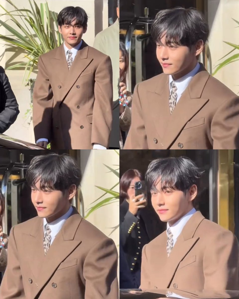 DIOS ES TAN PRECIOSO 🛐💜

COMENTEN POR SEPARADO 5 CANCIONES DE V Y UTILICEN EL #  🫵

V FOR PARIS FASHION WEEK 
CELINE AMBASSADOR TAEHYUNG 
#TAEHYUNGxCELINE #VxCELINEPFW
#CELINESUMMER2026 #PFW