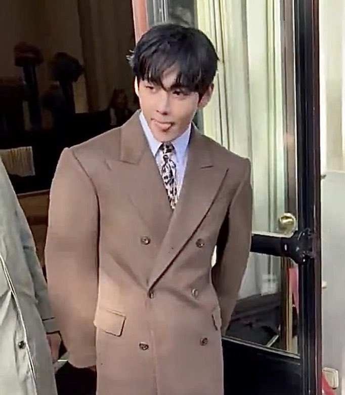 why is taehyung so adorable like whatever he does is just so cute 😭