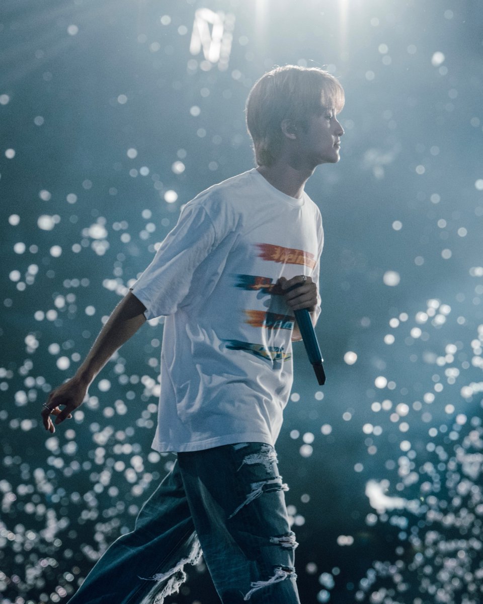 mynorthstarmark's tweet image. surrounded by countless shining lights, he still shines the brightest