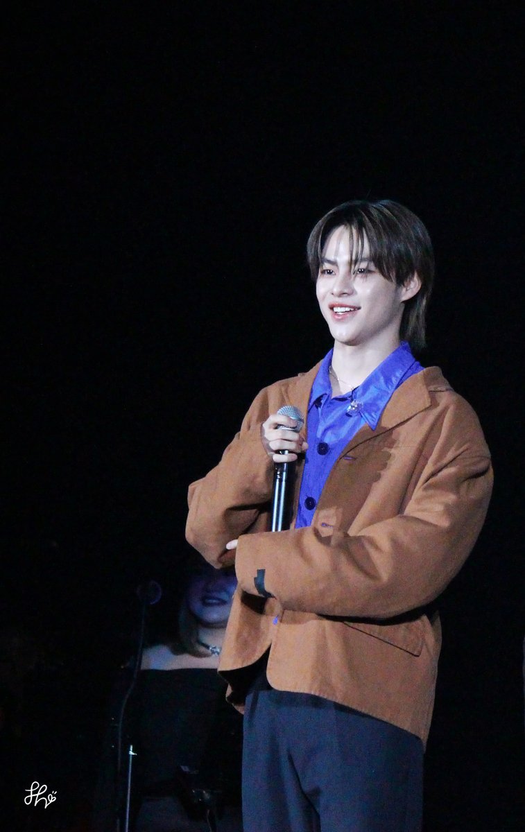 _ssharun's tweet photo. นี่น่ะหรอมาร์คคริส🦖

MARCKRIS COPPER IN FATCAT  
#FatCatConcertXBUS 
#FatCatConcert 
#MARCKRIS 
#BUSbecauseofyouishine https://t.co/38KUVsCRt0
