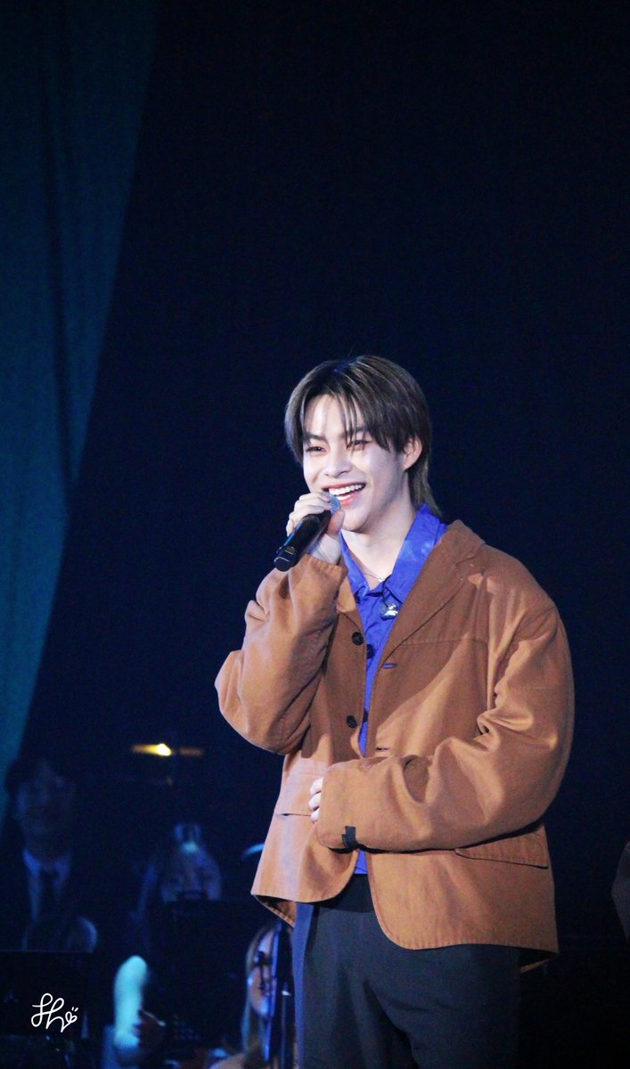 _ssharun's tweet photo. นี่น่ะหรอมาร์คคริส🦖

MARCKRIS COPPER IN FATCAT  
#FatCatConcertXBUS 
#FatCatConcert 
#MARCKRIS 
#BUSbecauseofyouishine https://t.co/38KUVsCRt0