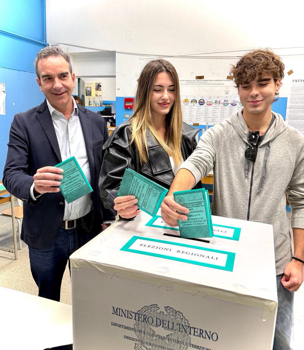 Ho votato assieme ai miei ragazzi ♥️
Buon voto a tutti.
Viva la Calabria!