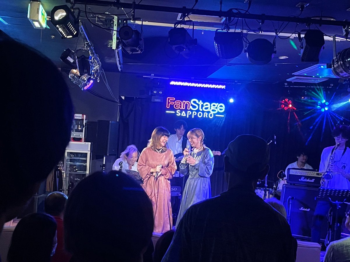 0777_violet's tweet photo. #HOME12

ばいおれっと再結成しました！

パンッパンのFanstage。
ここから見た景色は、絶対忘れません。

みんな手拍子してくれたり
飛び跳ねたり
とても良い顔で聴いてくれてたり。
幸せだあ！

最初で最後のばいおれっとバンド
選んでくれてありがとう
Key田中K助 Sax主枝涼
Ba阿部拓也 Dr森とも大 https://t.co/ACiFuigZfk