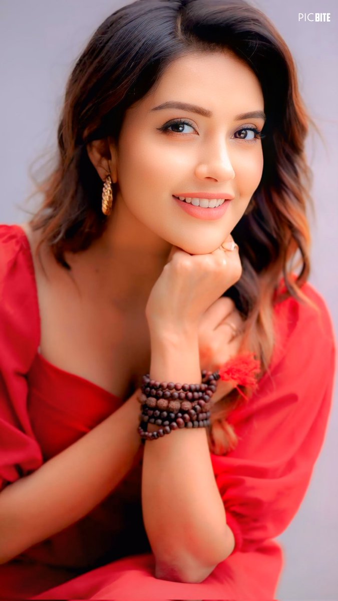 PicBite's tweet photo. Mahima Nambiar https://t.co/FnNaOmXsI4