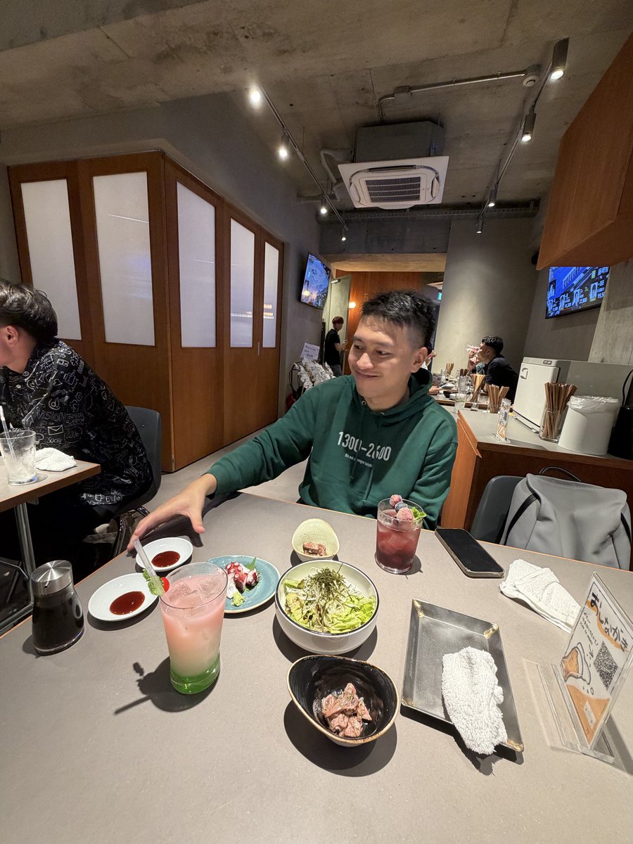 二人リーグ戦で負けた後、258 dining へ！
😋 晩ご飯とA1放送局を見るのが楽しかった