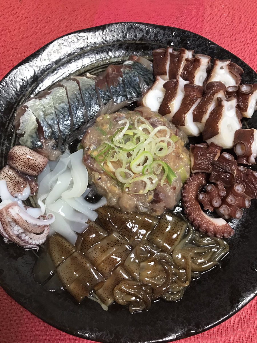 毎年恒例の未来ジャズライブも終えレッスンも全て終わったの少ない釣果で乾杯☺️🍺みたなんばん醤油漬けマメの沖漬け、サバとマメの刺身、サバのなめろうでストレスは今夜でリセットリセット☺️