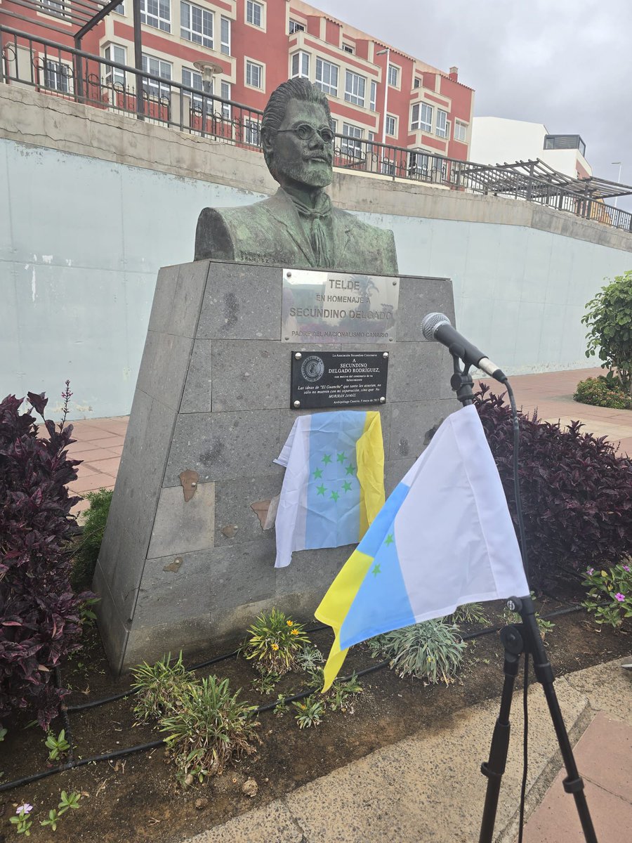 💐Gran Canaria y Tenerife rinden homenaje  hoy con una ofrenda floral simultánea al Padre del nacionalismo canario, Secundino Delgado. 

Bustos a Delgado en Telde y Santa Cruz de Tenerife.