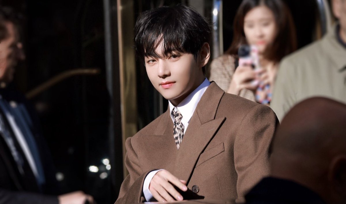 vantelomll's tweet photo. يفتح النفس والله لو يعطيني ١٥١٤١٦١٧٨ صوره بهالاوتفيت ما اعتقد اني بشبع
TAEHYUNG TAEHYUNG
V AT CELINE FASHION SHOW 
#VxCelineEte26 #CELINESUMMER2026 #TAEHYUNGxCELINE #PFW @celineofficial https://t.co/gQjXIoNo70