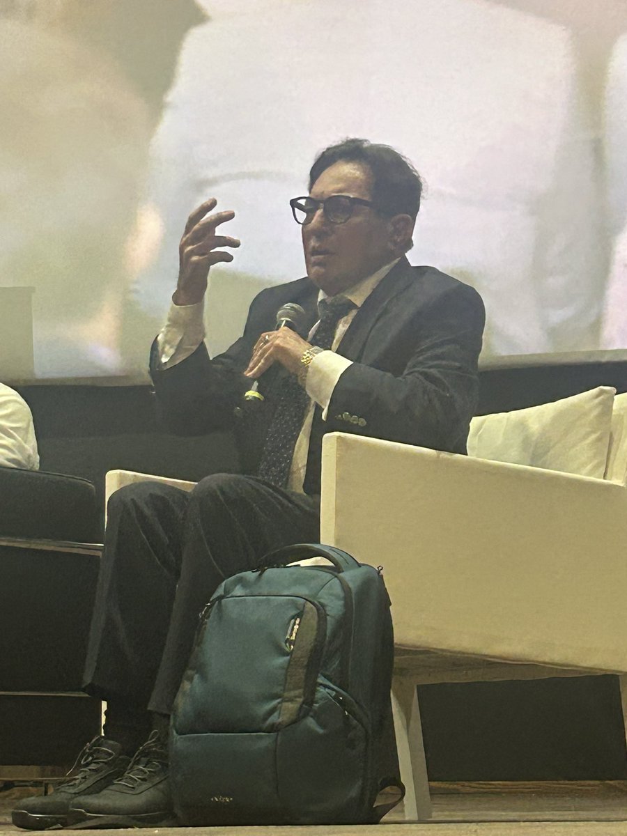 ladyonorato's tweet photo. Ora l’intervento dell’ex Presidente della Regione siciliana Rosario #Crocetta https://t.co/BtAjjkbW3f