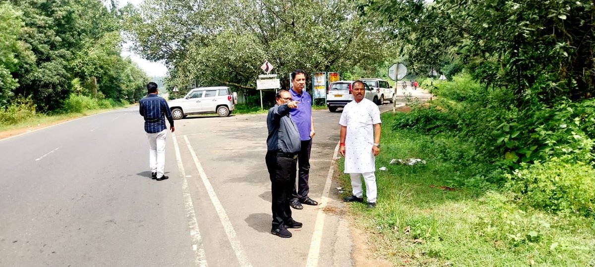 DMnabarangpur's tweet image. Visited the proposed bypass road site with the Hon’ble MLA, Nabarangpur. Excited about the potential to ease traffic and boost connectivity for our community. 🚗🌉 #Development #Infrastructure #CommunityProgress @CMO_Odisha